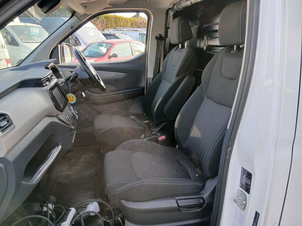 Maxus eDeliver 3 50.23Kwh Panel Van Fwd L1 122 P White #5
