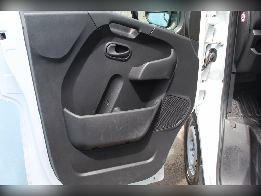 Vauxhall Movano Fwd 2.3 Biturbo 135 White #19