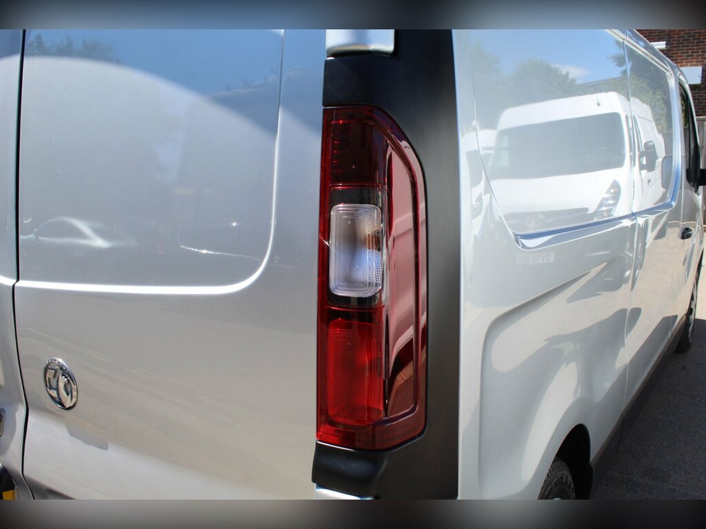 Vauxhall Vivaro 1.5 Turbo D 2900 Sportive L2 H1 Euro 6 Ss White #15