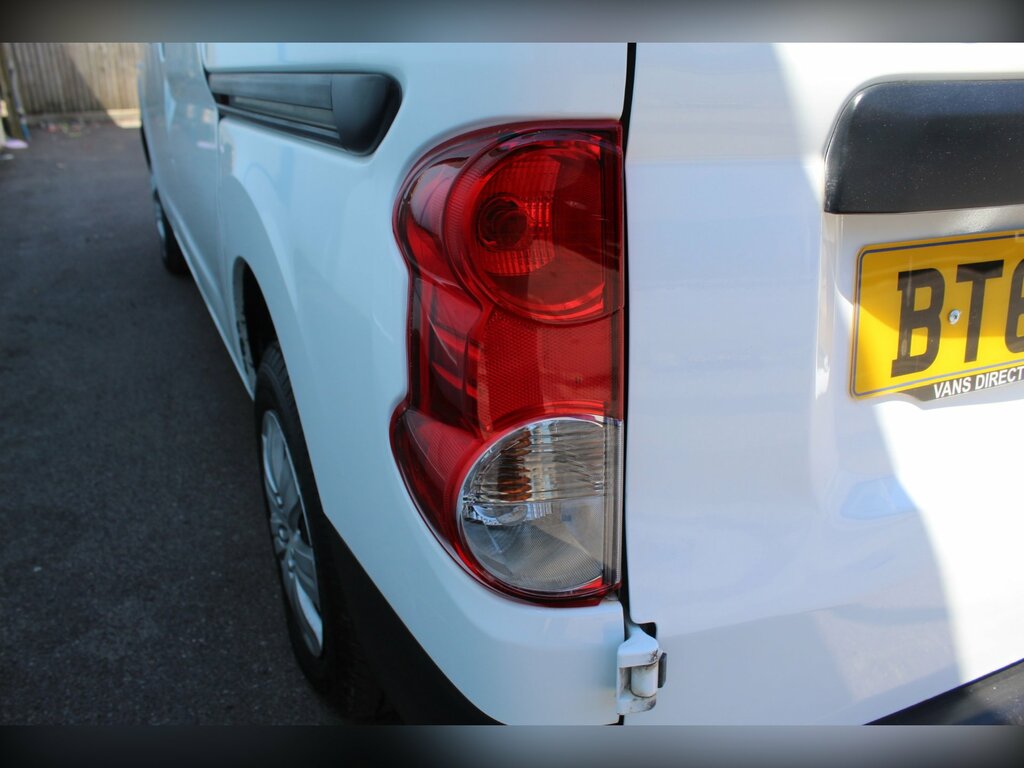 Nissan NV200 1.5L 1.5 Dci Tekna Panel Van 6Dr Swb Red #15