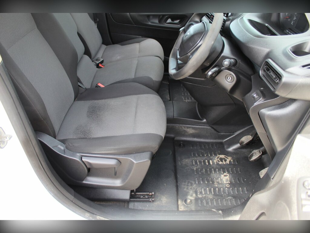 Peugeot Partner Mpv White #17
