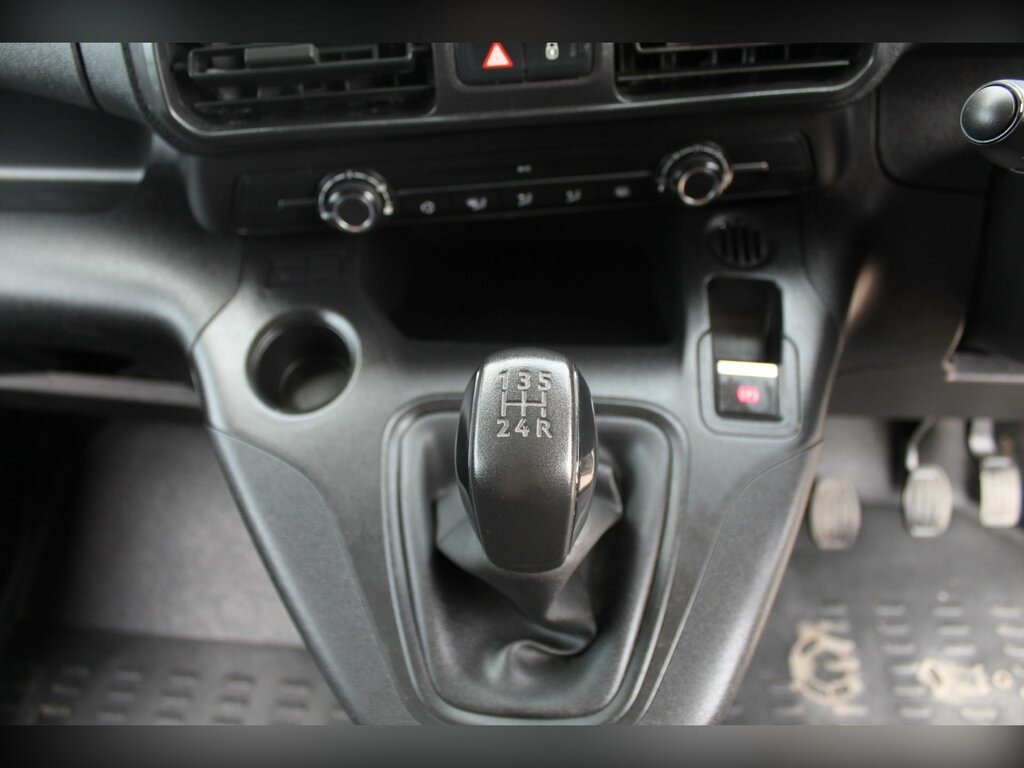 Peugeot Partner Mpv White #19