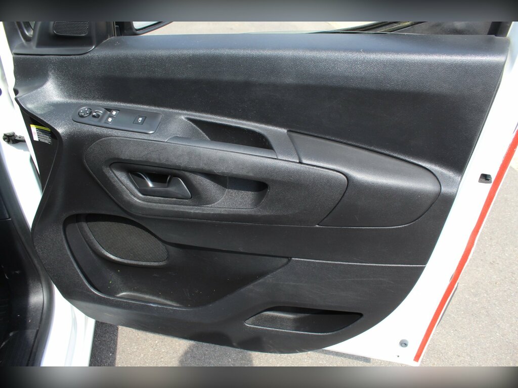 Peugeot Partner Mpv White #16