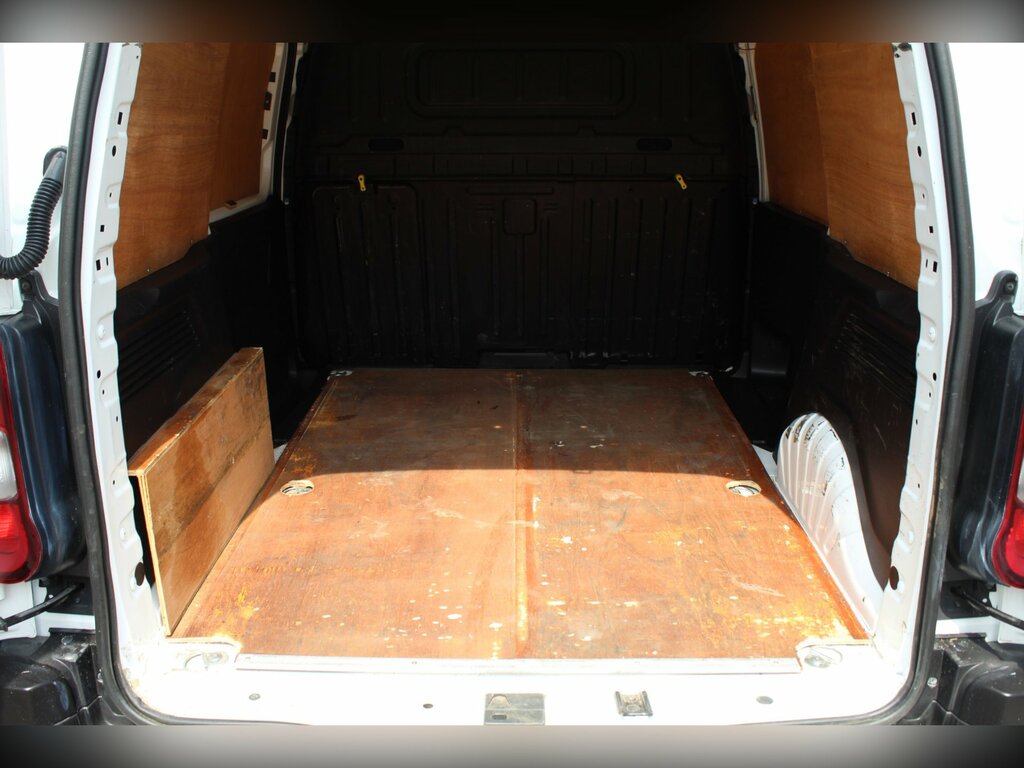 Peugeot Partner Mpv White #26