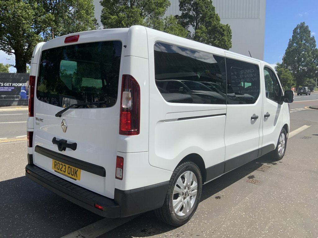 Renault Trafic 2L Sport White #4