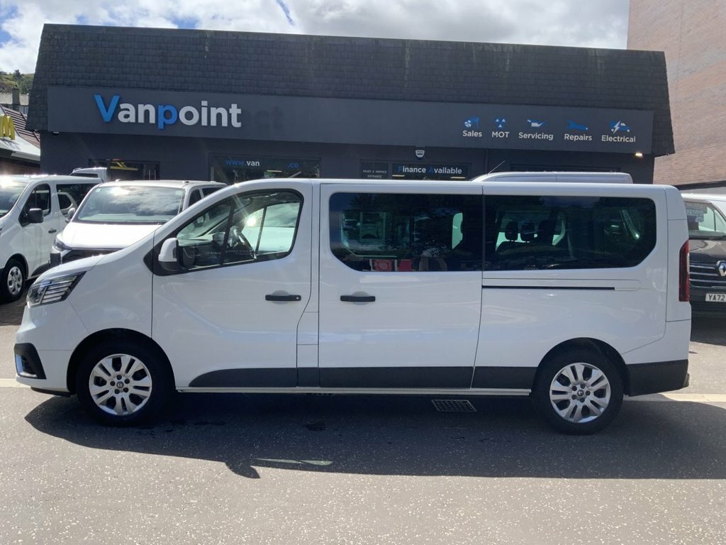 Renault Trafic 2L Sport White #6