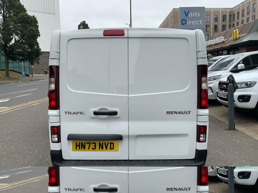 Renault Trafic 2L Advance White #5