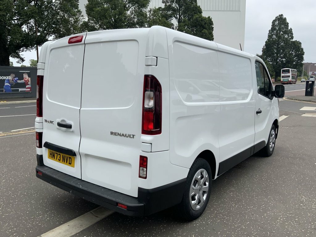 Renault Trafic 2L Advance White #6
