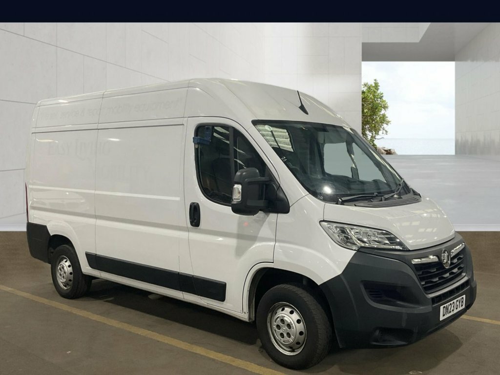 Vauxhall Movano 2.2L Dynamic White