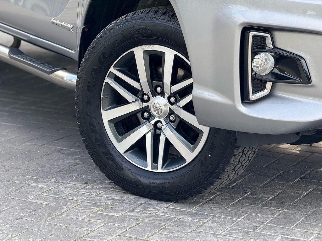 Toyota HILUX Pickup MX19NPG Silver #4