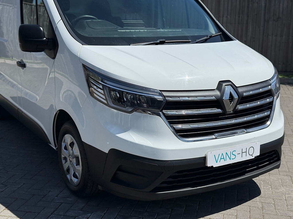 Renault Trafic Mpv CA22EOC White #4