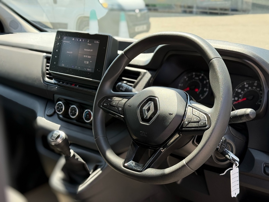 Renault Trafic Mpv CA22EOC White #3