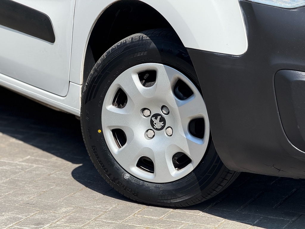 Peugeot Partner Mpv White #5