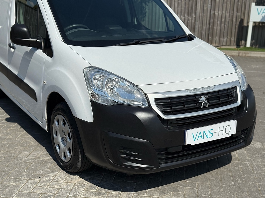 Peugeot Partner Mpv White #4