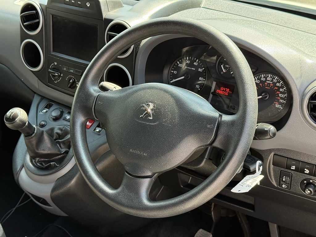 Peugeot Partner Mpv White #3