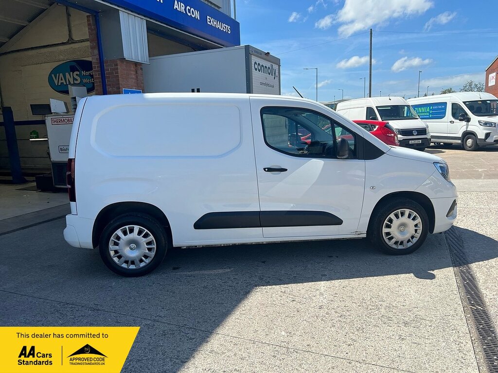 Vauxhall Combo Turbo D 2300 Sportive DL70DPY White #2