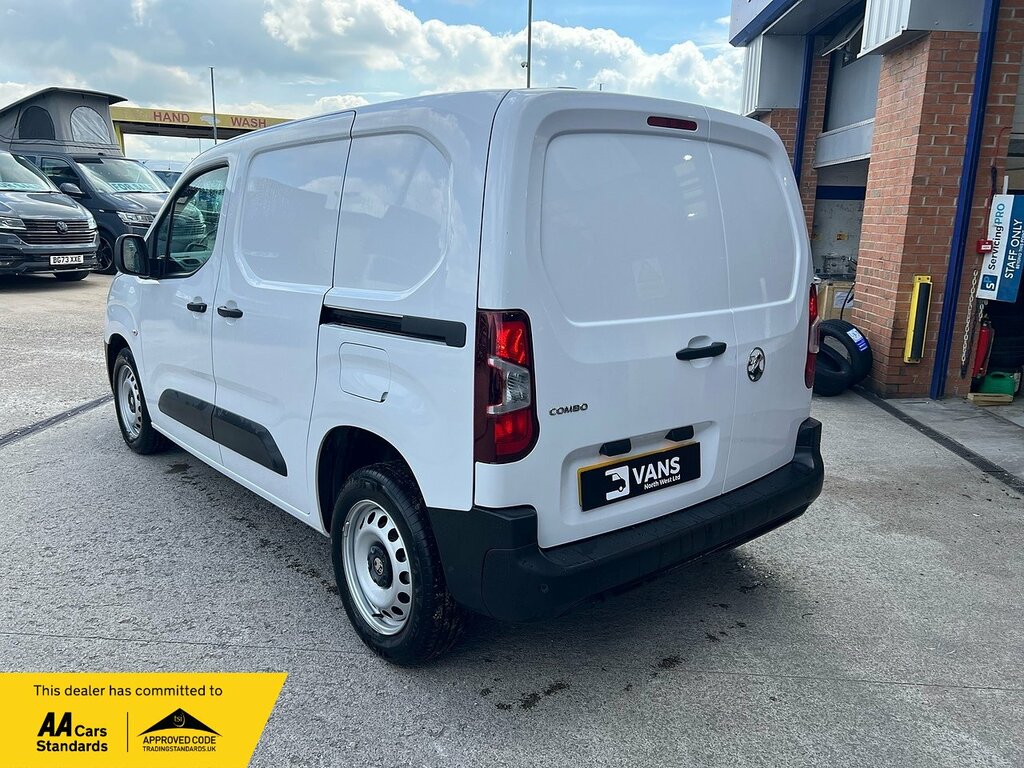 Vauxhall Combo Turbo D 2300 Prime White #2