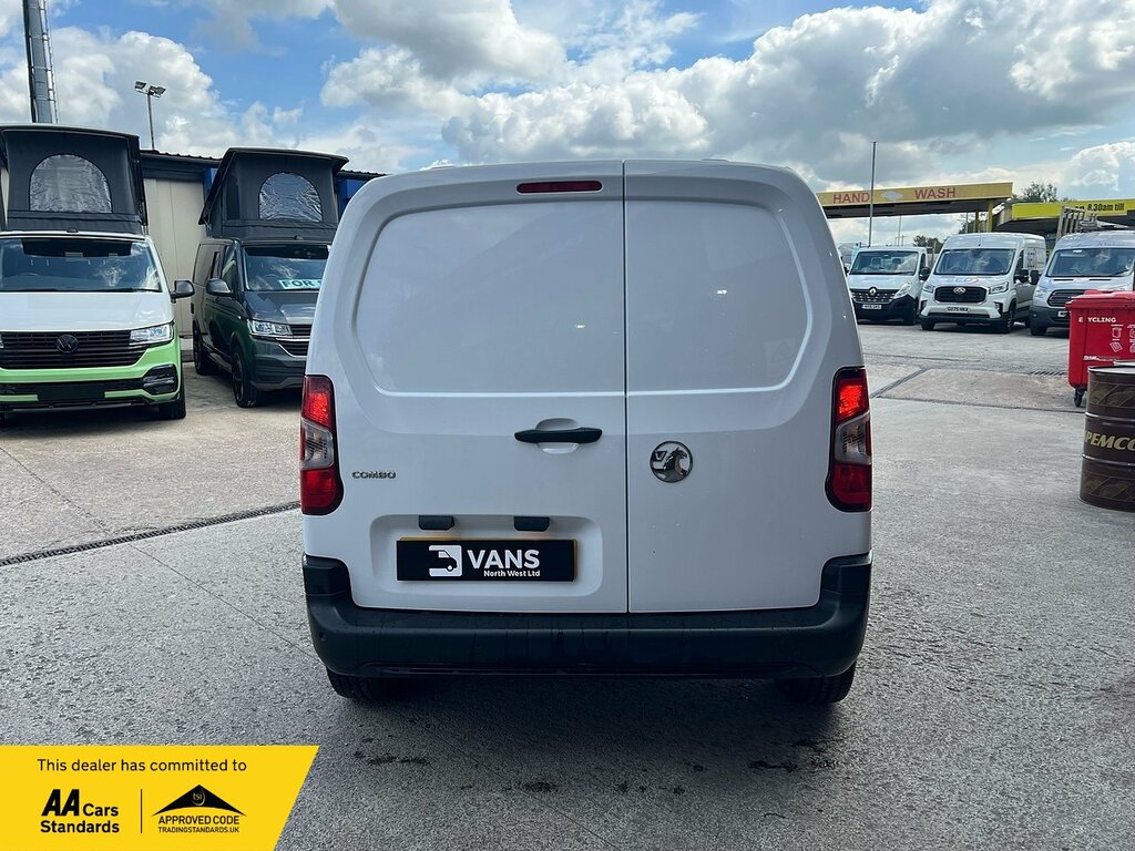 Vauxhall Combo Turbo D 2300 Prime White #6