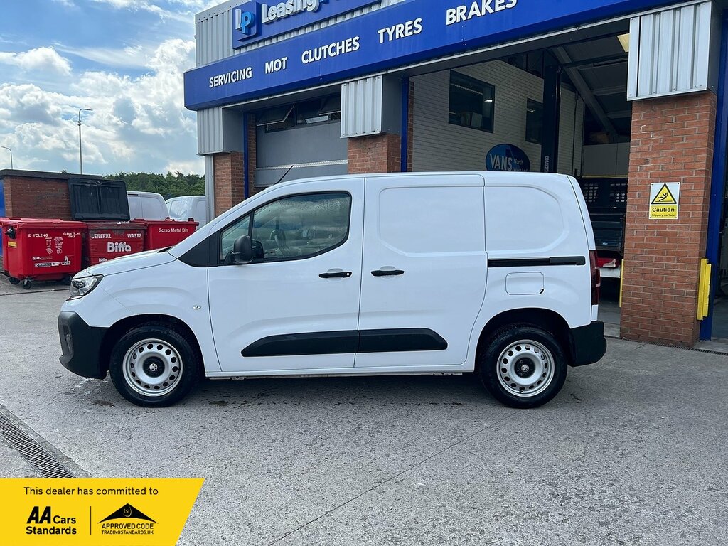Vauxhall Combo Turbo D 2300 Prime White #5