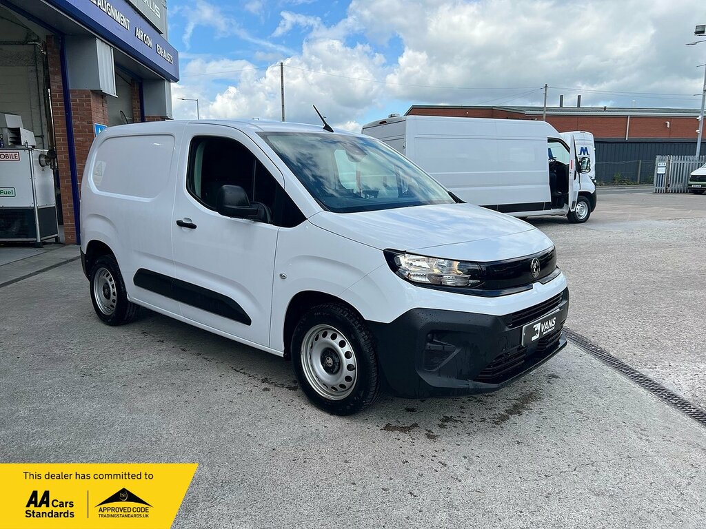 Vauxhall Combo Turbo D 2300 Prime White #3