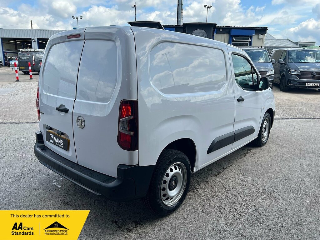 Vauxhall Combo Turbo D 2300 Prime White #4