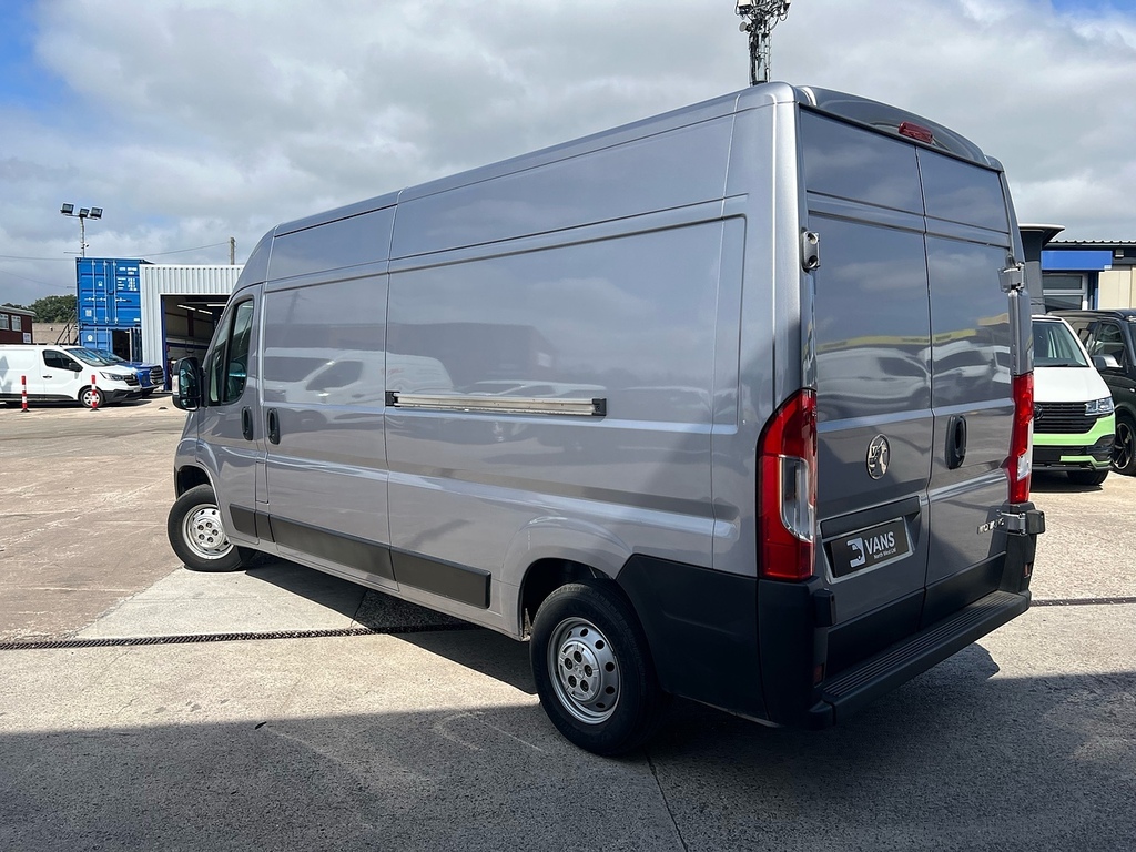 Vauxhall Movano Diesel White #7
