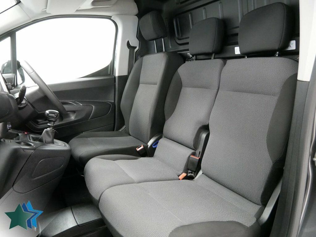 Vauxhall Combo 1.5L Turbo D 2300 Pro Panel Van 6Dr Grey #3