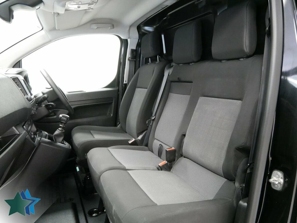 Vauxhall Vivaro 2L 2.0 Turbo D 3100 Pro Panel Van 6Dr Manua Black #3