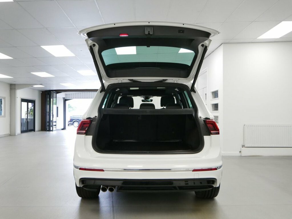 Volkswagen Tiguan 2L 2.0 Tdi R-line Tech Suv Dsg 4Motion White #6