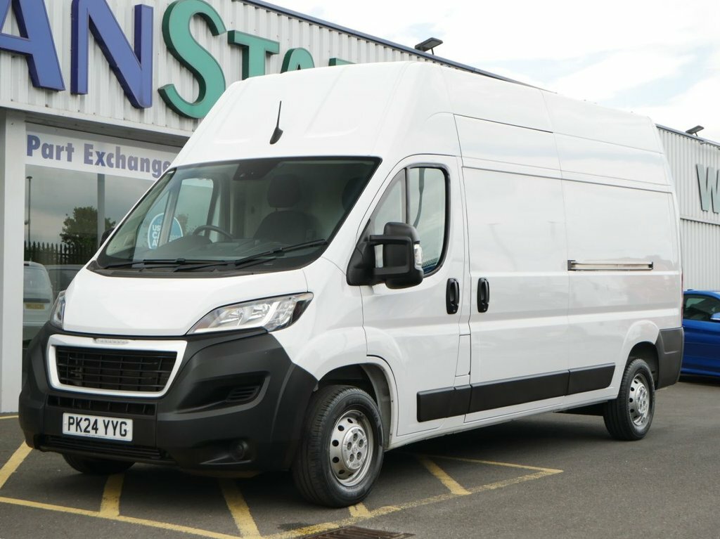 Peugeot Boxer 2.2L Bluehdi 335 Professional Premium Panel Van White