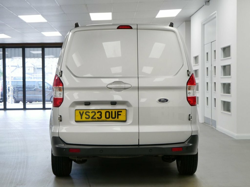 Ford Transit Courier Ford Transit Courier Limited Black #10