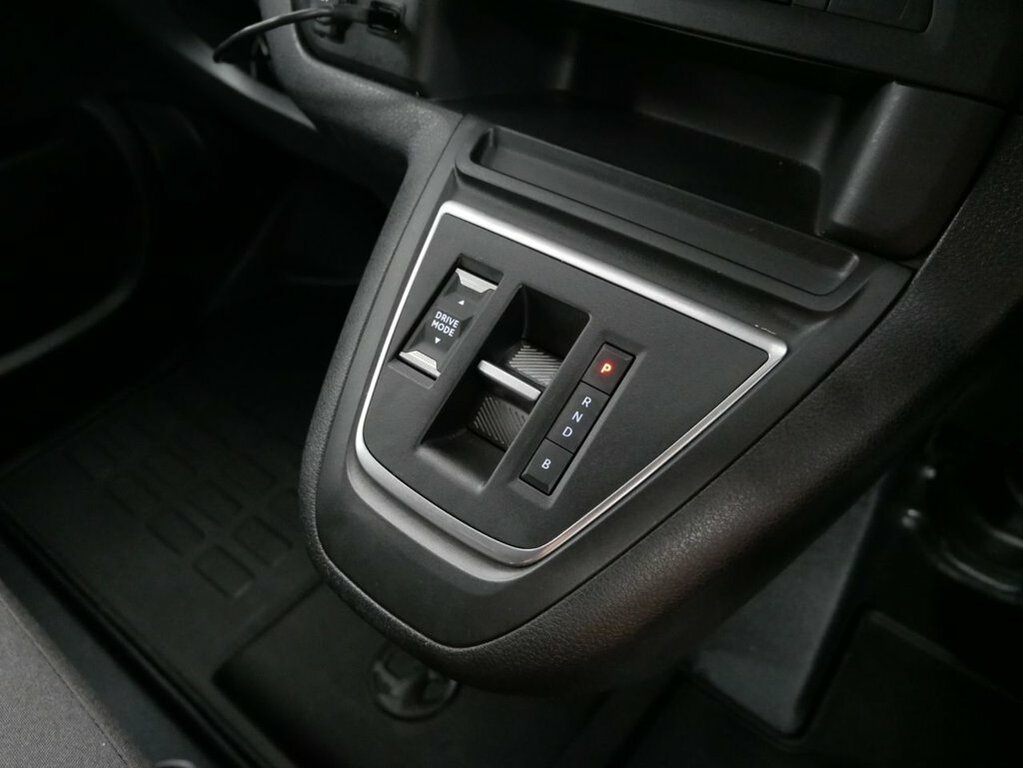 Vauxhall Vivaro Mpv White #5