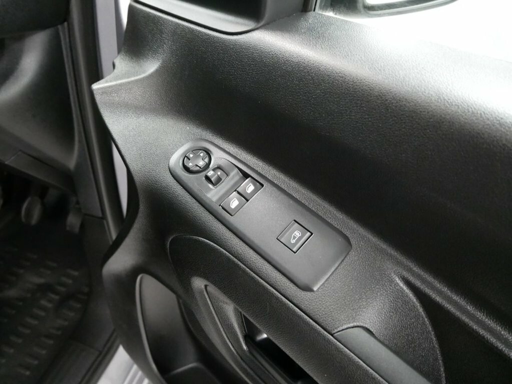 Vauxhall Combo 1.5 Turbo D 2300 Dynamic Panel Van 6Dr Manu Grey #28