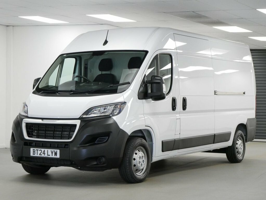 Peugeot Boxer 2.2L Bluehdi 335 Professional Premium Panel Van White