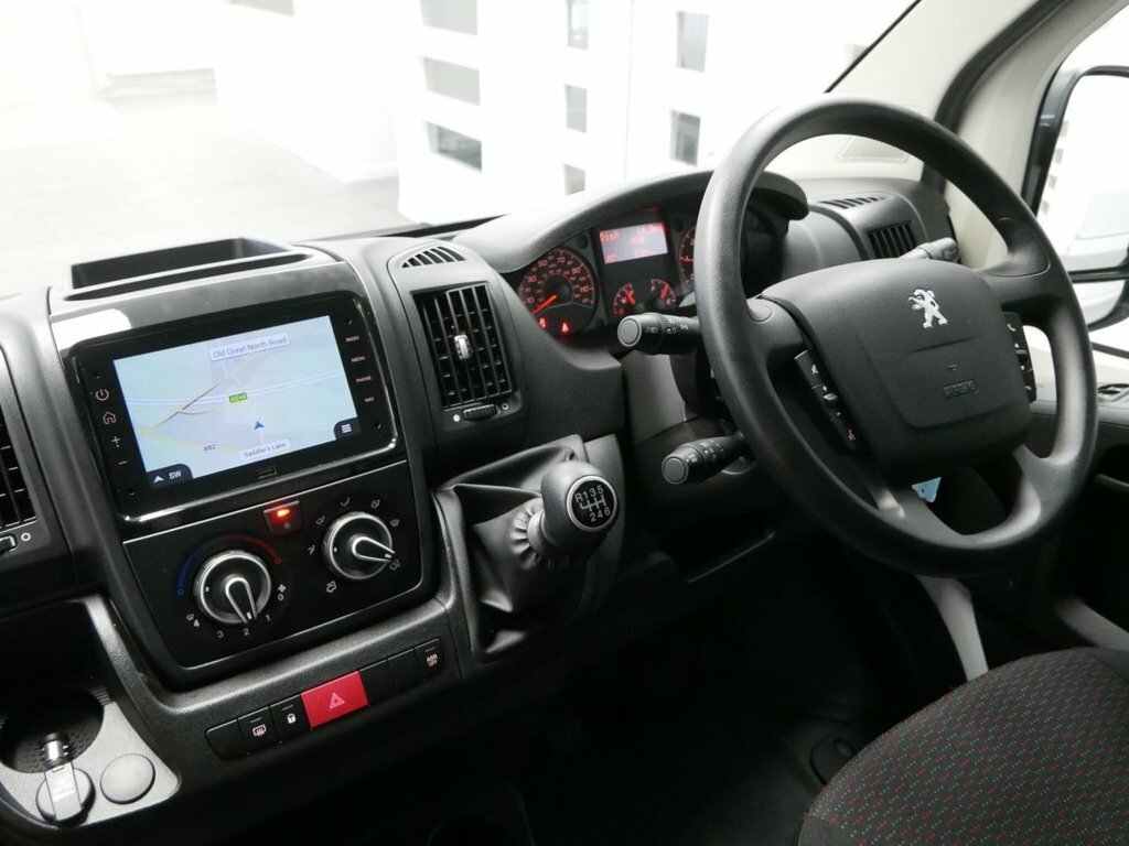 Peugeot Boxer 2.2L Bluehdi 335 Professional Premium Panel Van White #4