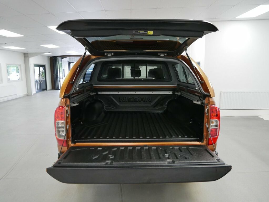 Nissan Navara 2.3L Dci Tekna Pickup Double Cab 4 Yellow #5