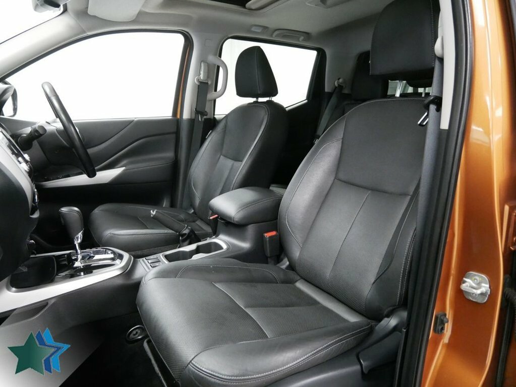 Nissan Navara 2.3L Dci Tekna Pickup Double Cab 4 Yellow #3