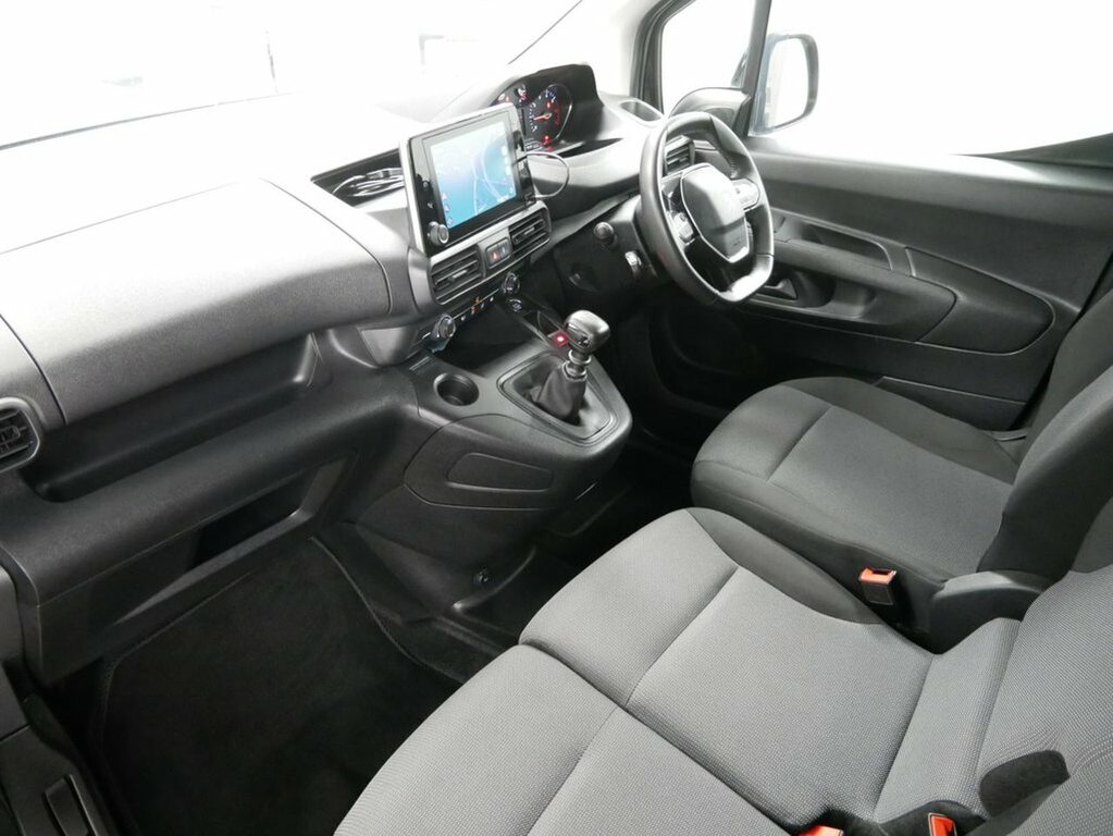 Peugeot Partner White #22