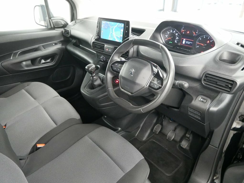 Peugeot Partner White #13