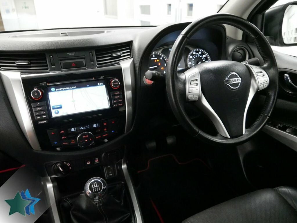 Nissan Navara 2.3L Dci Tekna Pickup Double Cab Grey #3