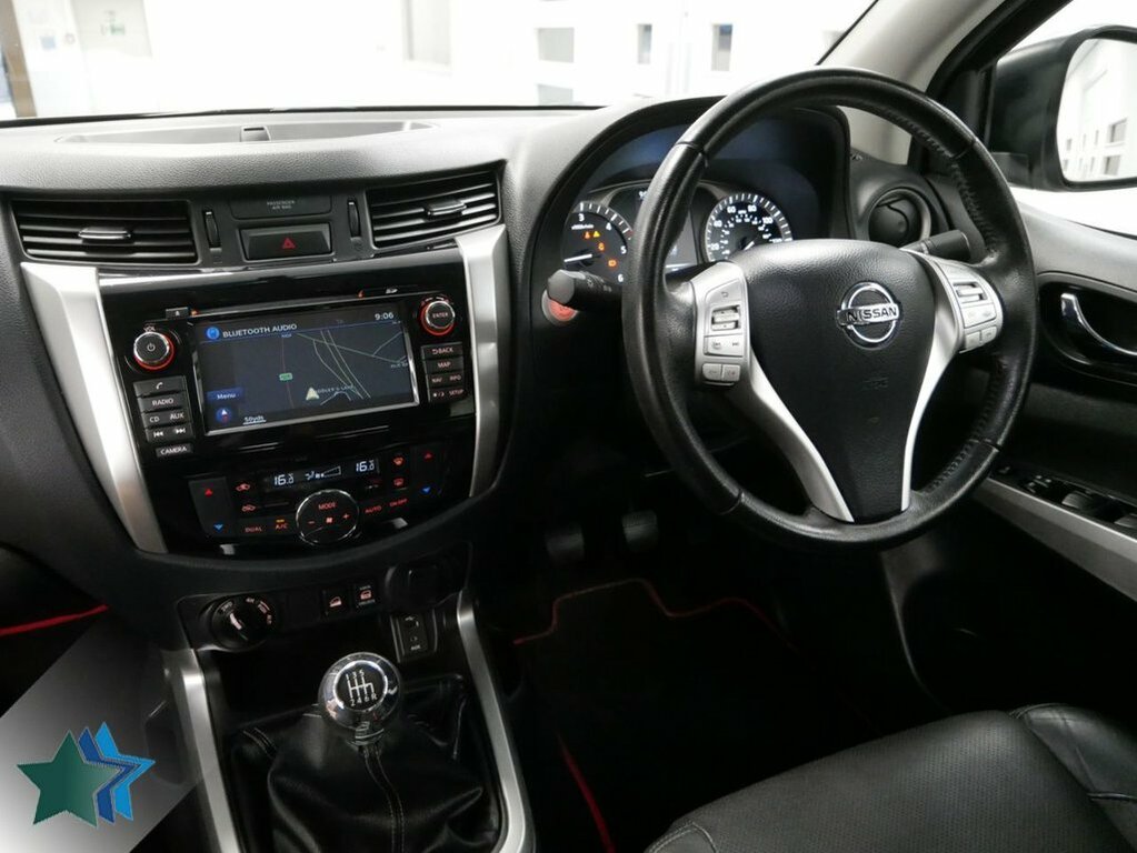 Nissan Navara 2.3L Dci Tekna Pickup Double Cab Grey #6