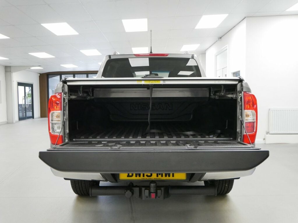 Nissan Navara 2.3L Dci Tekna Pickup Double Cab Grey #4