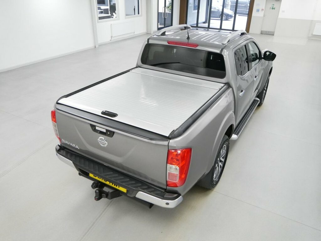 Nissan Navara 2.3L Dci Tekna Pickup Double Cab Grey #2