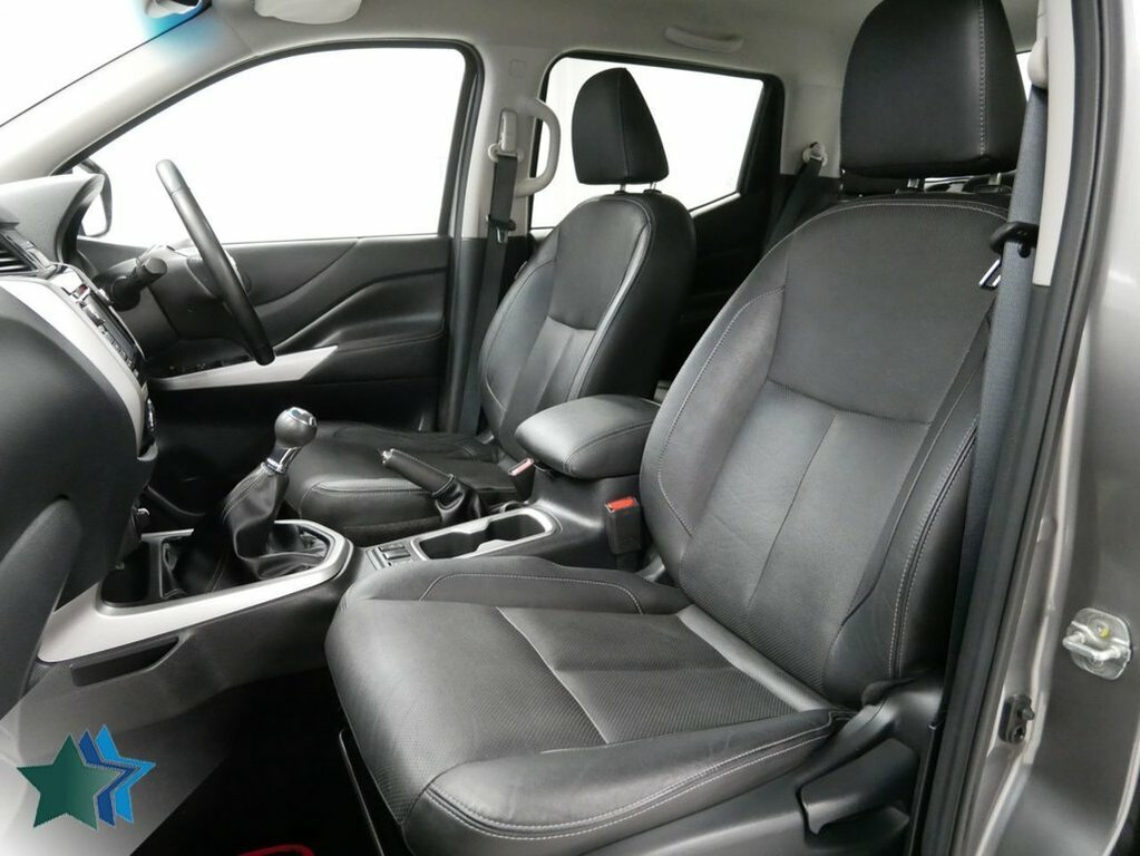 Nissan Navara 2.3L Dci Tekna Pickup Double Cab Grey #5