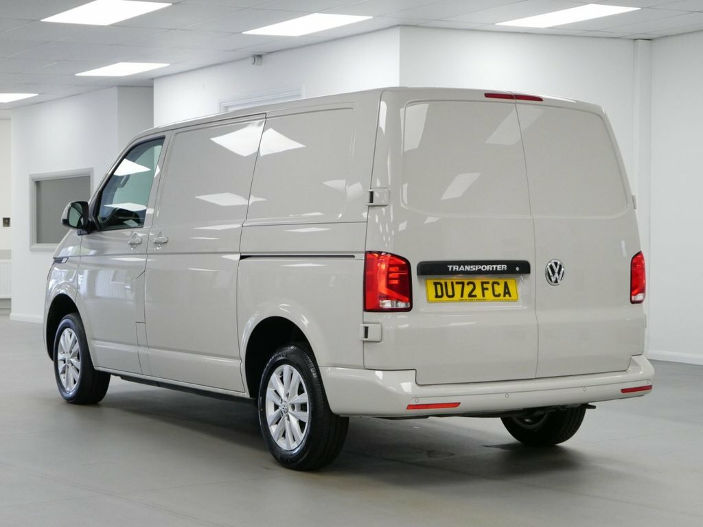 Volkswagen Transporter Mpv White #9