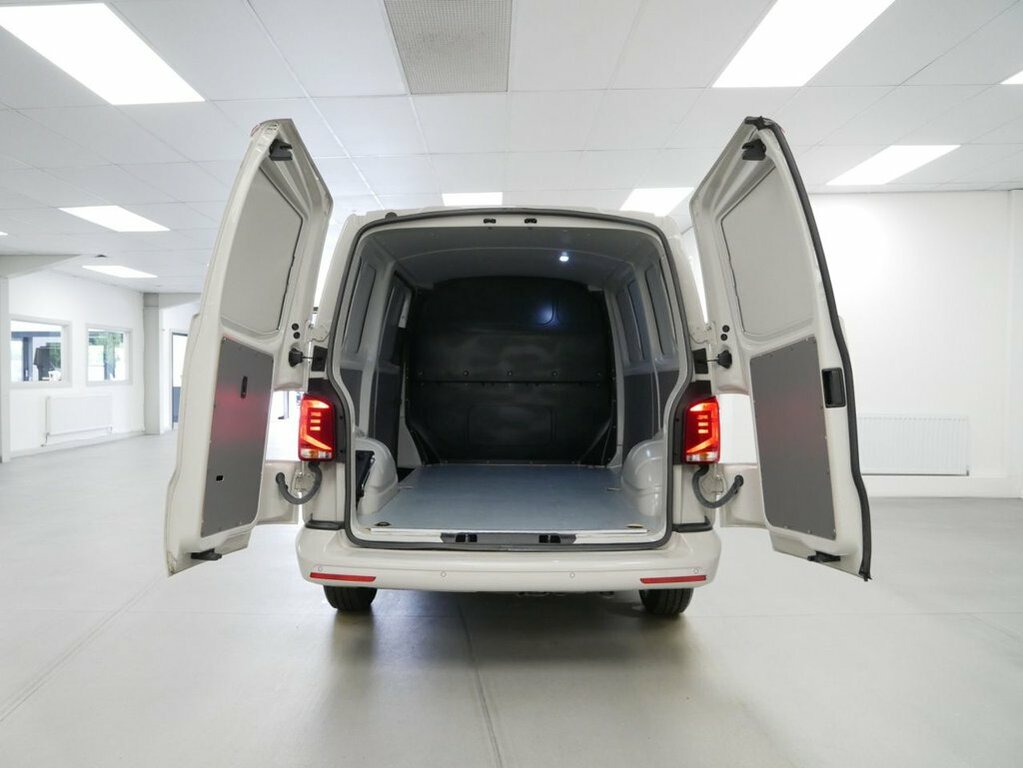 Volkswagen Transporter Mpv White #12