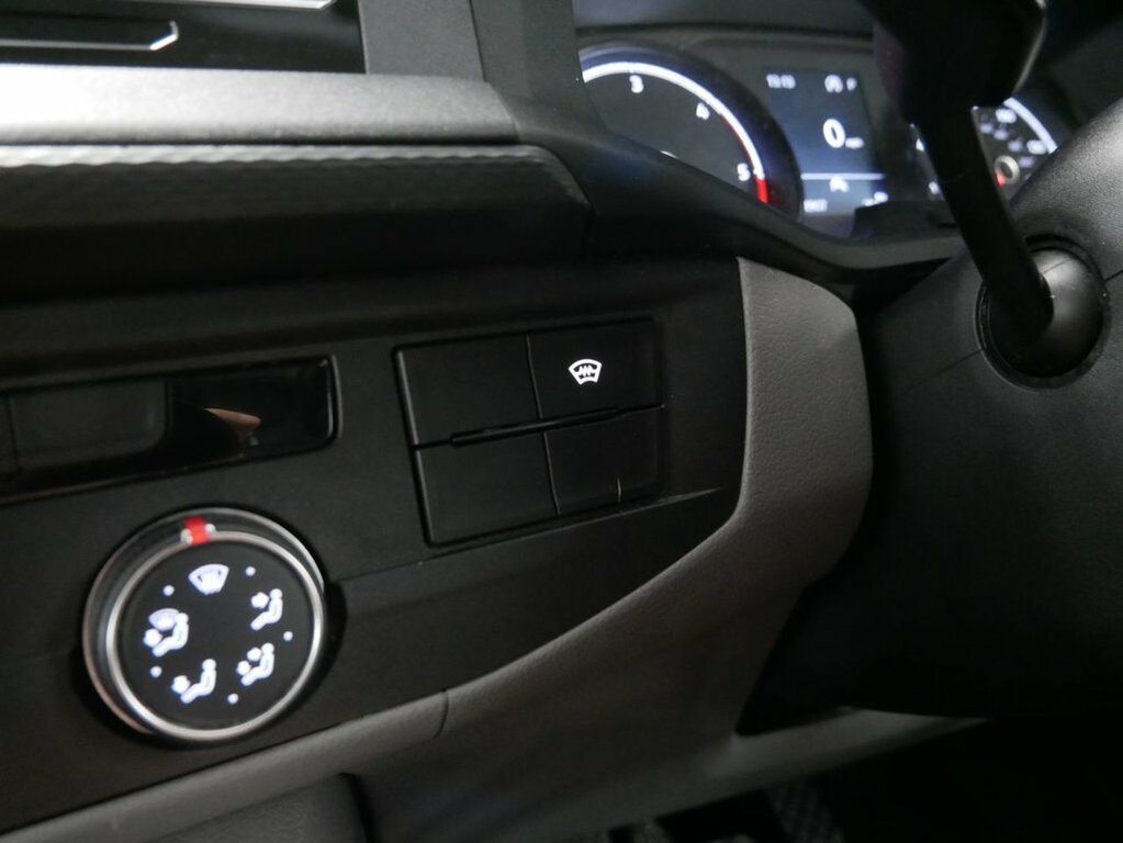 Volkswagen Transporter Mpv White #22