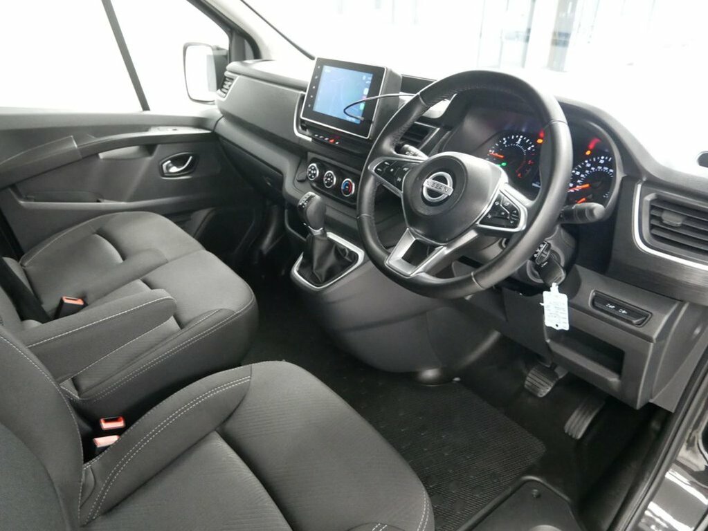 Nissan Primastar 2L Tekna White #12