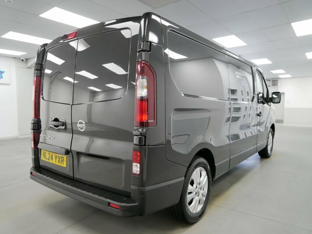 Nissan Primastar 2L Tekna White #10