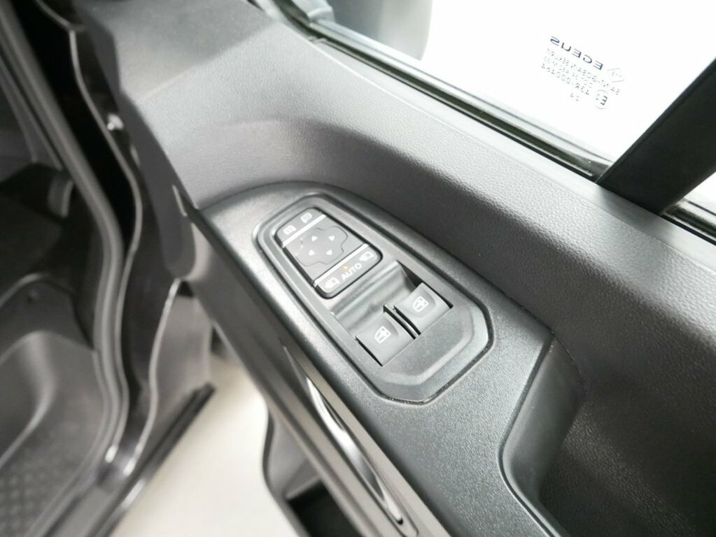 Nissan Primastar 2L Tekna White #26